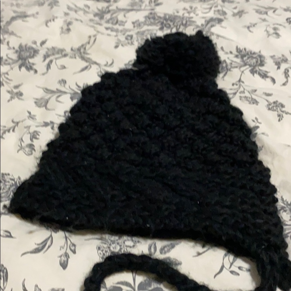 Black Toque - Picture 2 of 3